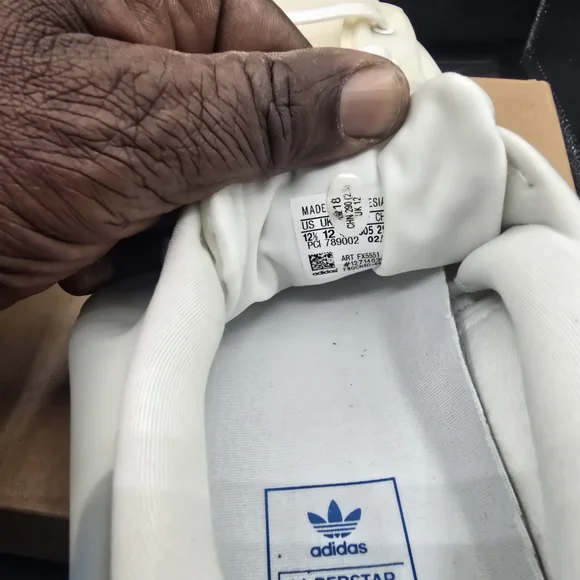 adidas Men's Off-White Lace-Up Sneakers with Blue Lace Tips - Picture 3 of 8